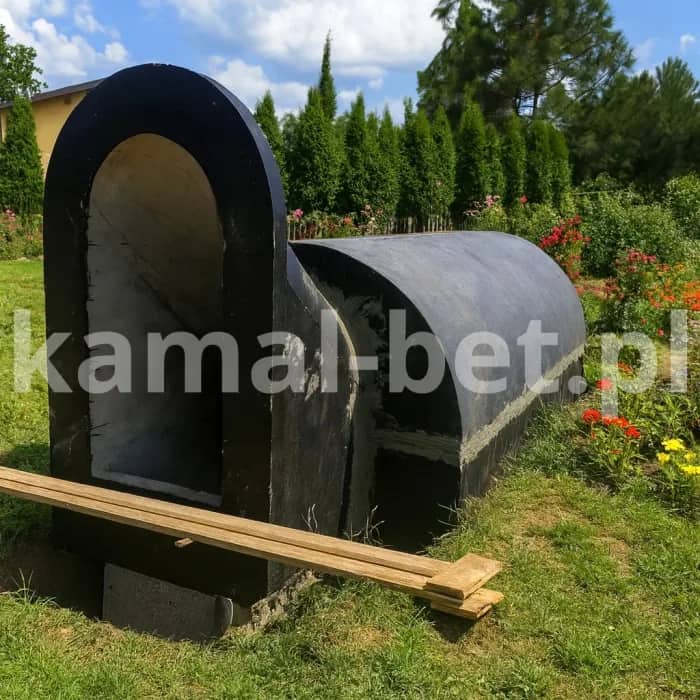 Gotowa betonowa ziemianka ogrodowa w ogrodzie — Kamal-Bet